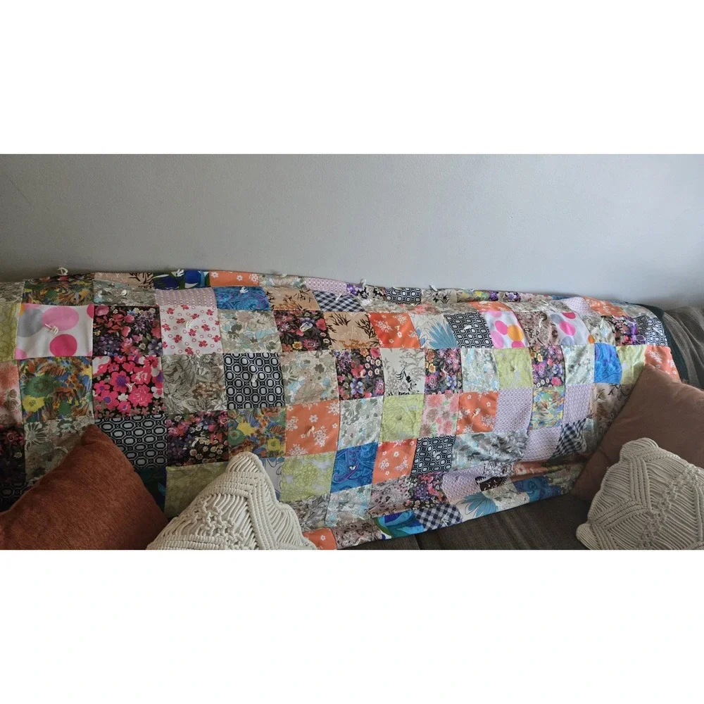 Vintage 50s Handmade and Hand Stitched Feed Sack Floral FLOWERS Quilt THROW TWIN